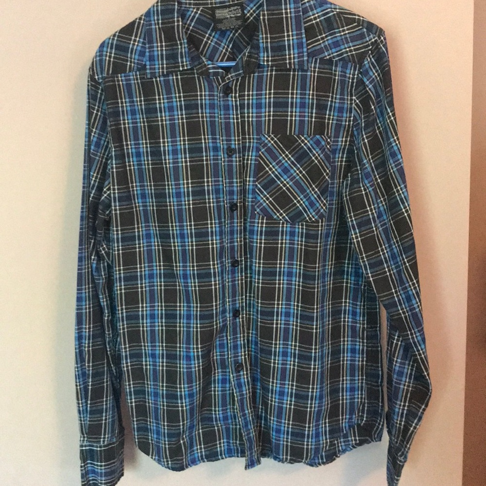 ShoutHouse Men’s Plaid Button Down